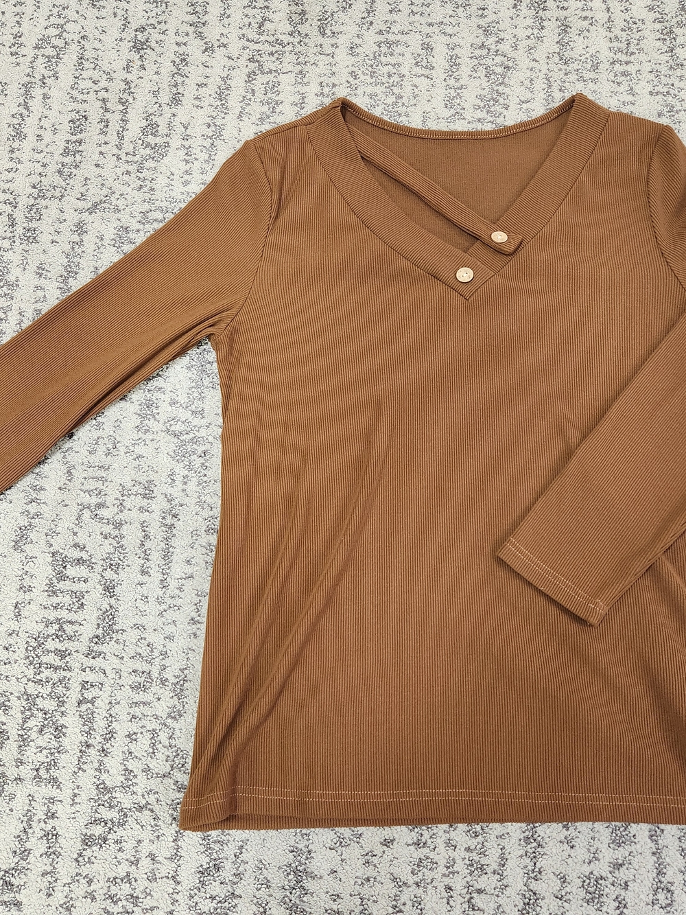 Ribbed V-Neck Long Sleeve Top in Brown